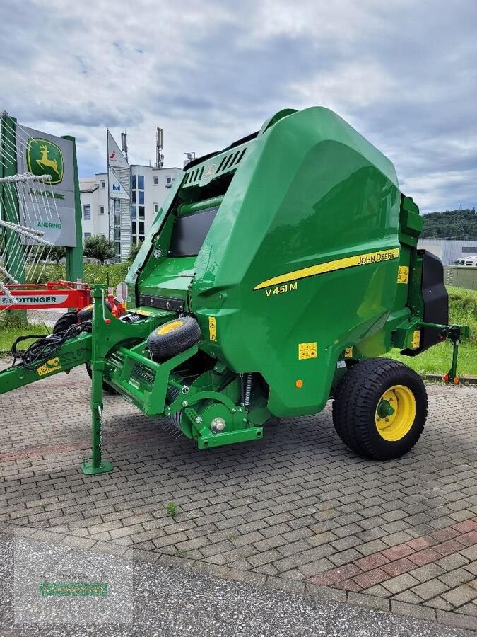 Rundballenpresse of the type John Deere V451M, Neumaschine in Gleisdorf (Picture 1)