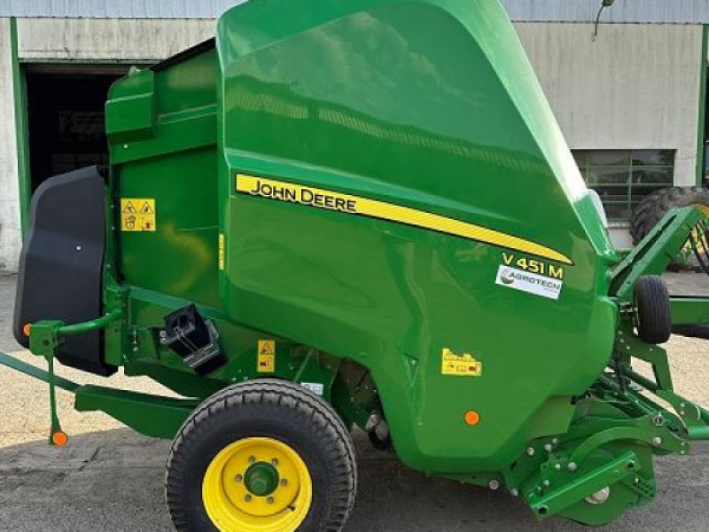 Rundballenpresse van het type John Deere V451M, Gebrauchtmaschine in BOSC LE HARD (Foto 1)