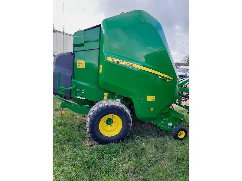 Rundballenpresse del tipo John Deere V451M, Gebrauchtmaschine en SAINT-GERMAIN DU PUY (Imagen 4)