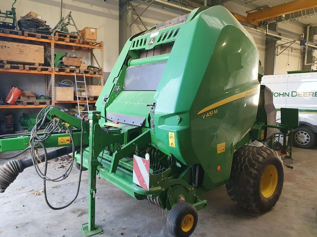 Rundballenpresse van het type John Deere V451M, Gebrauchtmaschine in DOMFRONT (Foto 2)