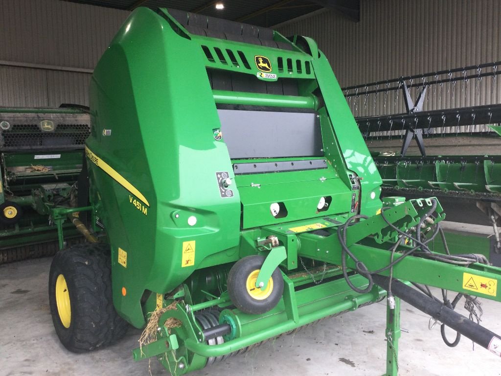 Rundballenpresse del tipo John Deere V451M, Gebrauchtmaschine en LISIEUX (Imagen 1)