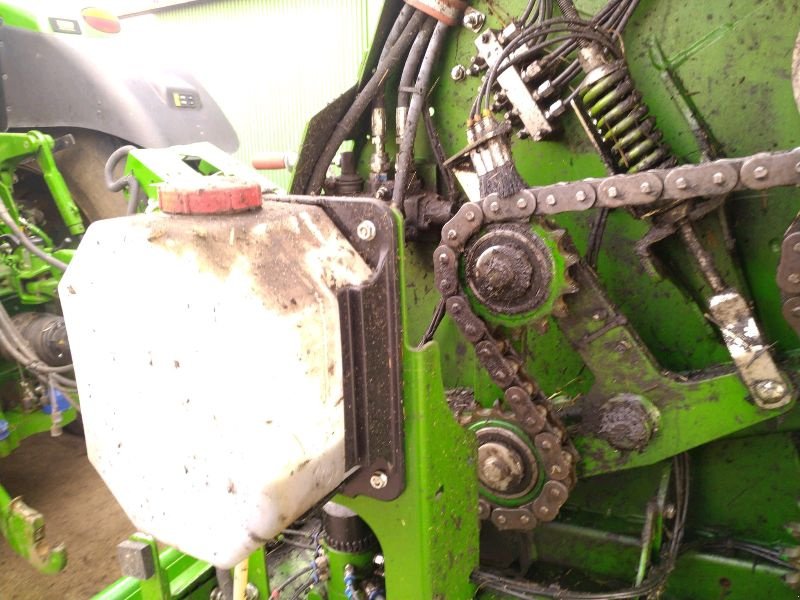 Rundballenpresse typu John Deere V451M, Gebrauchtmaschine v Liebenwalde (Obrázek 25)