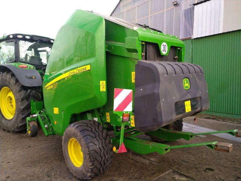 Rundballenpresse del tipo John Deere V451M, Gebrauchtmaschine en Liebenwalde (Imagen 2)