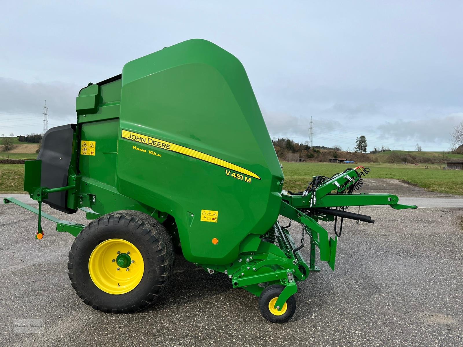 Rundballenpresse του τύπου John Deere V451M, Gebrauchtmaschine σε Antdorf (Φωτογραφία 3)