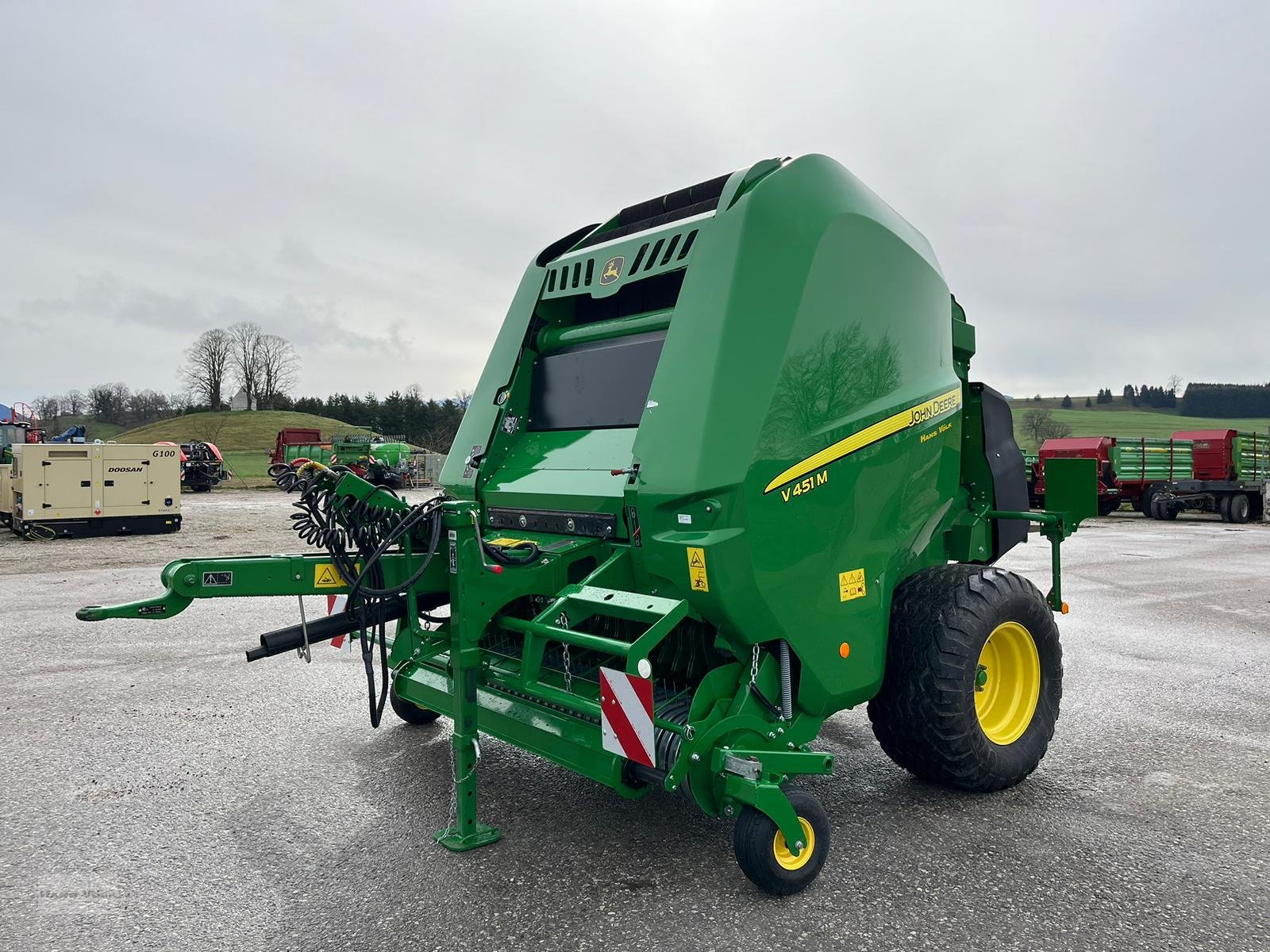 Rundballenpresse des Typs John Deere V451M, Gebrauchtmaschine in Antdorf (Bild 8)