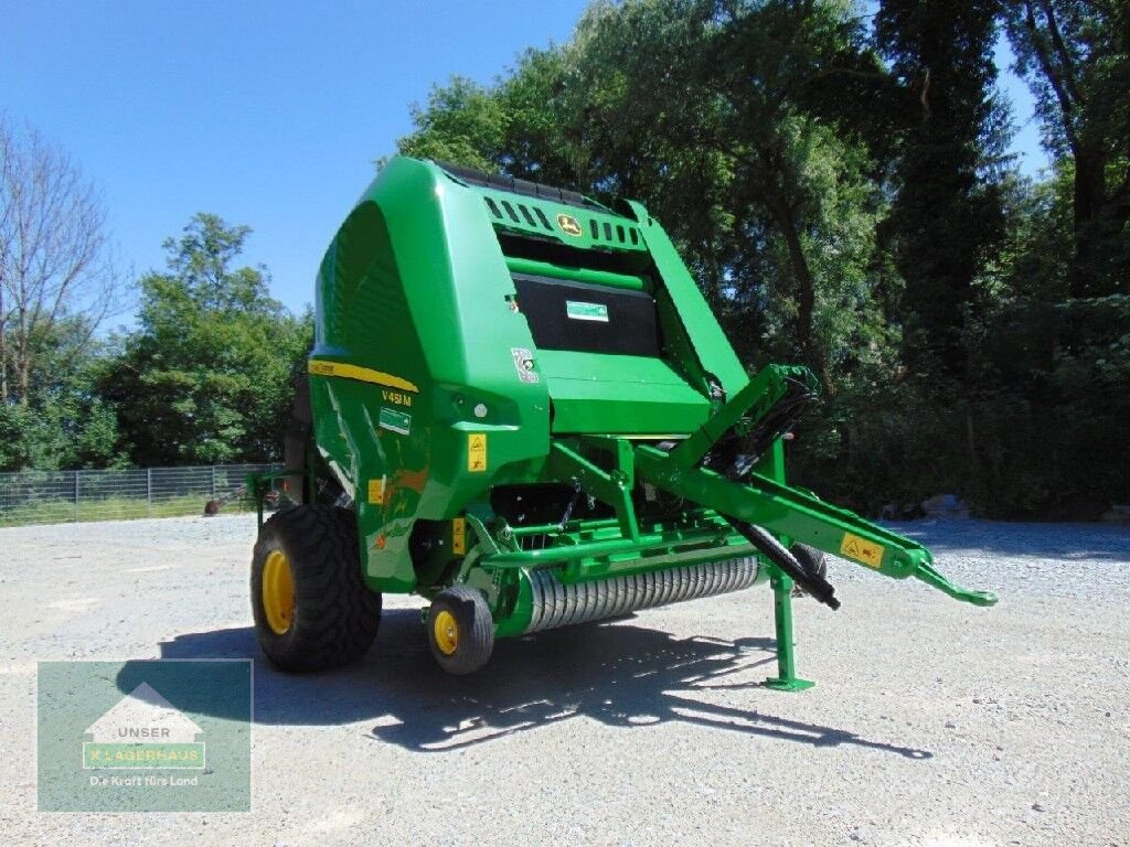 Rundballenpresse van het type John Deere V451M, Neumaschine in Hofkirchen (Foto 3)