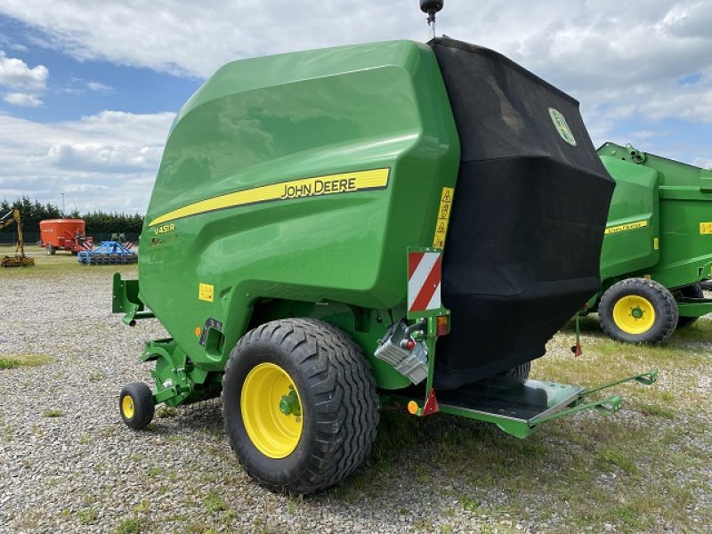 Rundballenpresse tip John Deere V451R, Gebrauchtmaschine in LE PONT CHRETIEN (Poză 2)