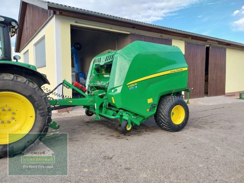 Rundballenpresse of the type John Deere V451R, Gebrauchtmaschine in Lambach