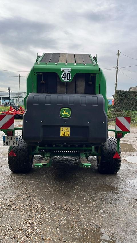 Rundballenpresse des Typs John Deere V461 M, Gebrauchtmaschine in BOSC LE HARD (Bild 3)