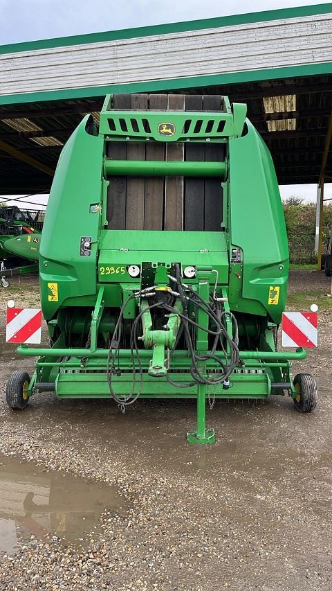 Rundballenpresse des Typs John Deere V461 M, Gebrauchtmaschine in BOSC LE HARD (Bild 1)