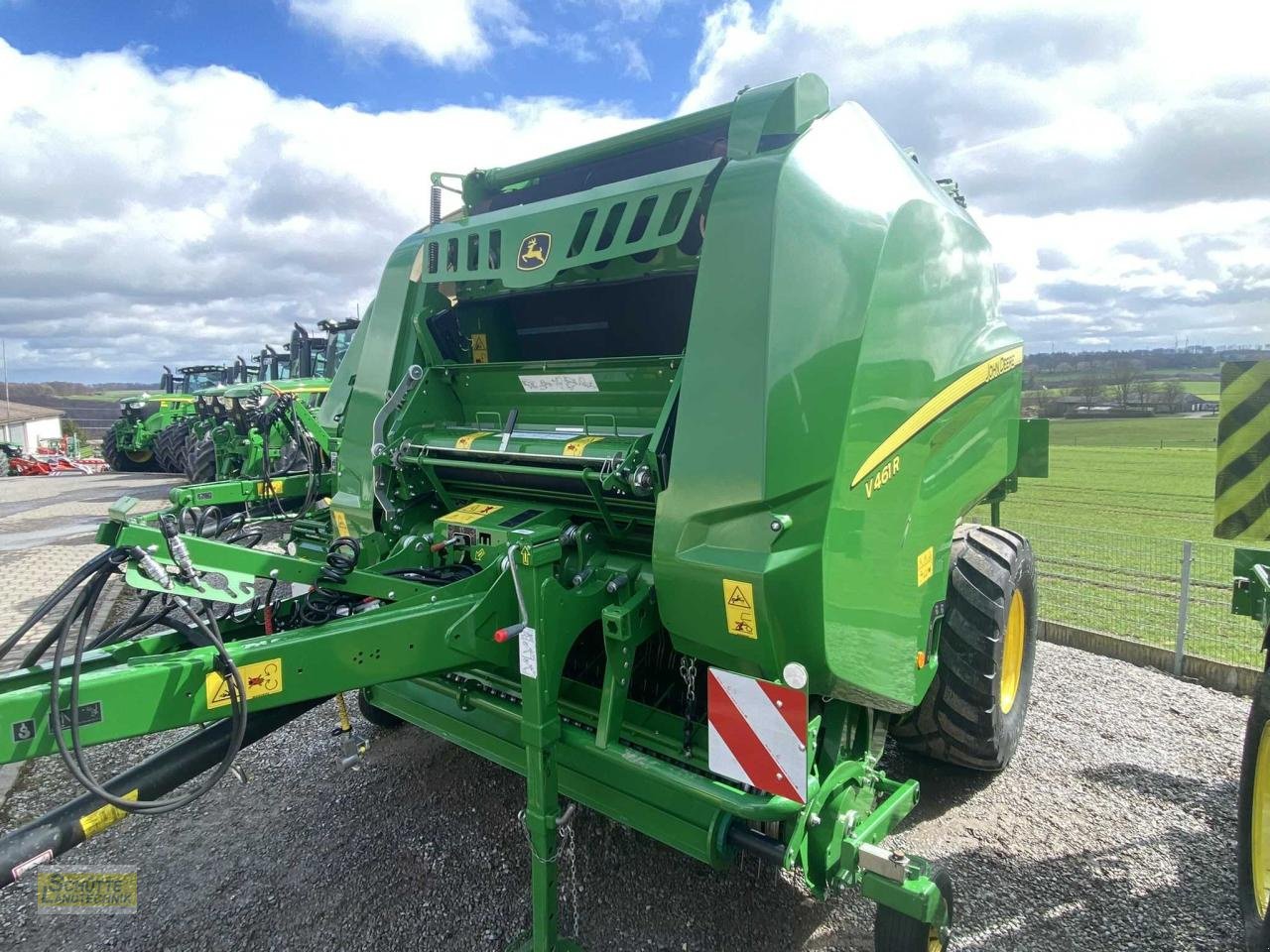 Rundballenpresse del tipo John Deere V461 R - 671 Bunde, Gebrauchtmaschine en Marsberg-Giershagen (Imagen 1)