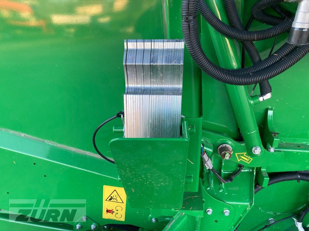 Rundballenpresse от тип John Deere V461M 25 Messer ISO-Bus, Gebrauchtmaschine в Kanzach (Снимка 15)