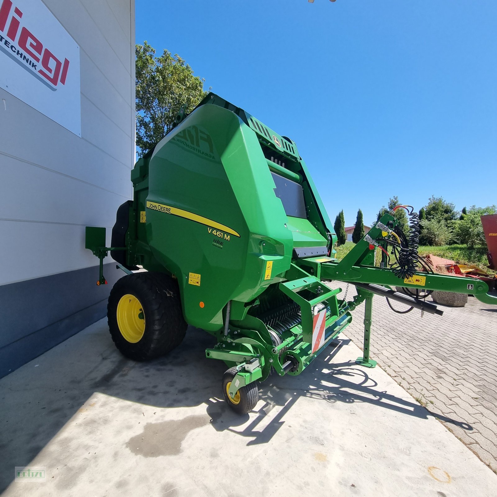 Rundballenpresse of the type John Deere V461M 25Messer, Gebrauchtmaschine in Bruckmühl (Picture 3)