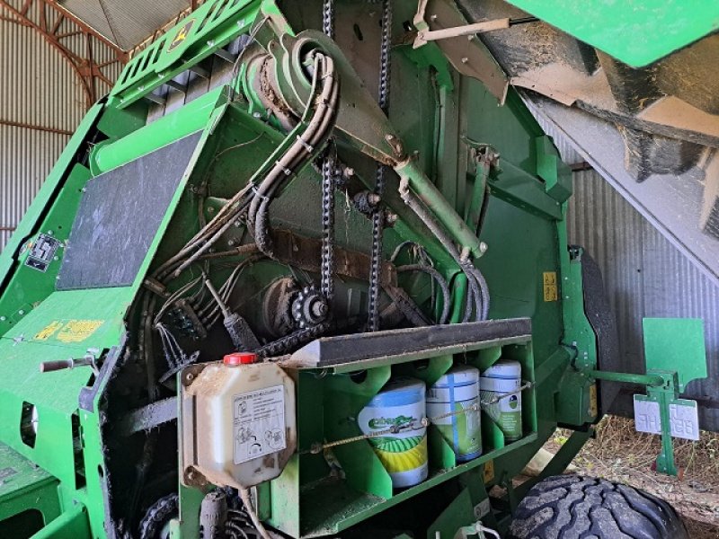 Rundballenpresse tip John Deere V461M, Gebrauchtmaschine in PITHIVIERS Cedex (Poză 6)