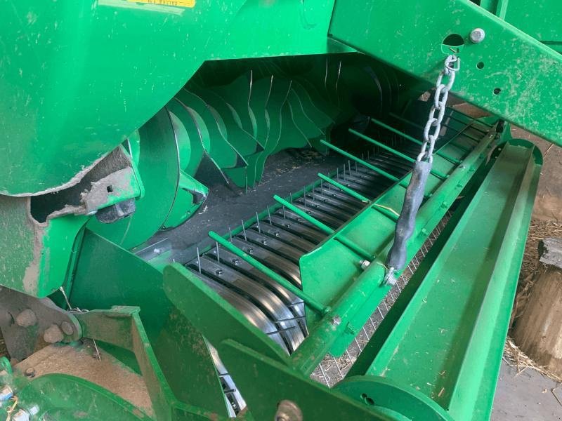 Rundballenpresse des Typs John Deere V461M, Gebrauchtmaschine in Richebourg (Bild 2)