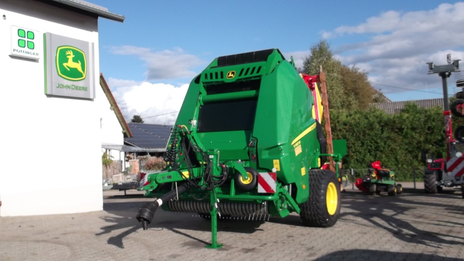 Rundballenpresse typu John Deere V461M, Gebrauchtmaschine v Wolfersdorf (Obrázek 1)