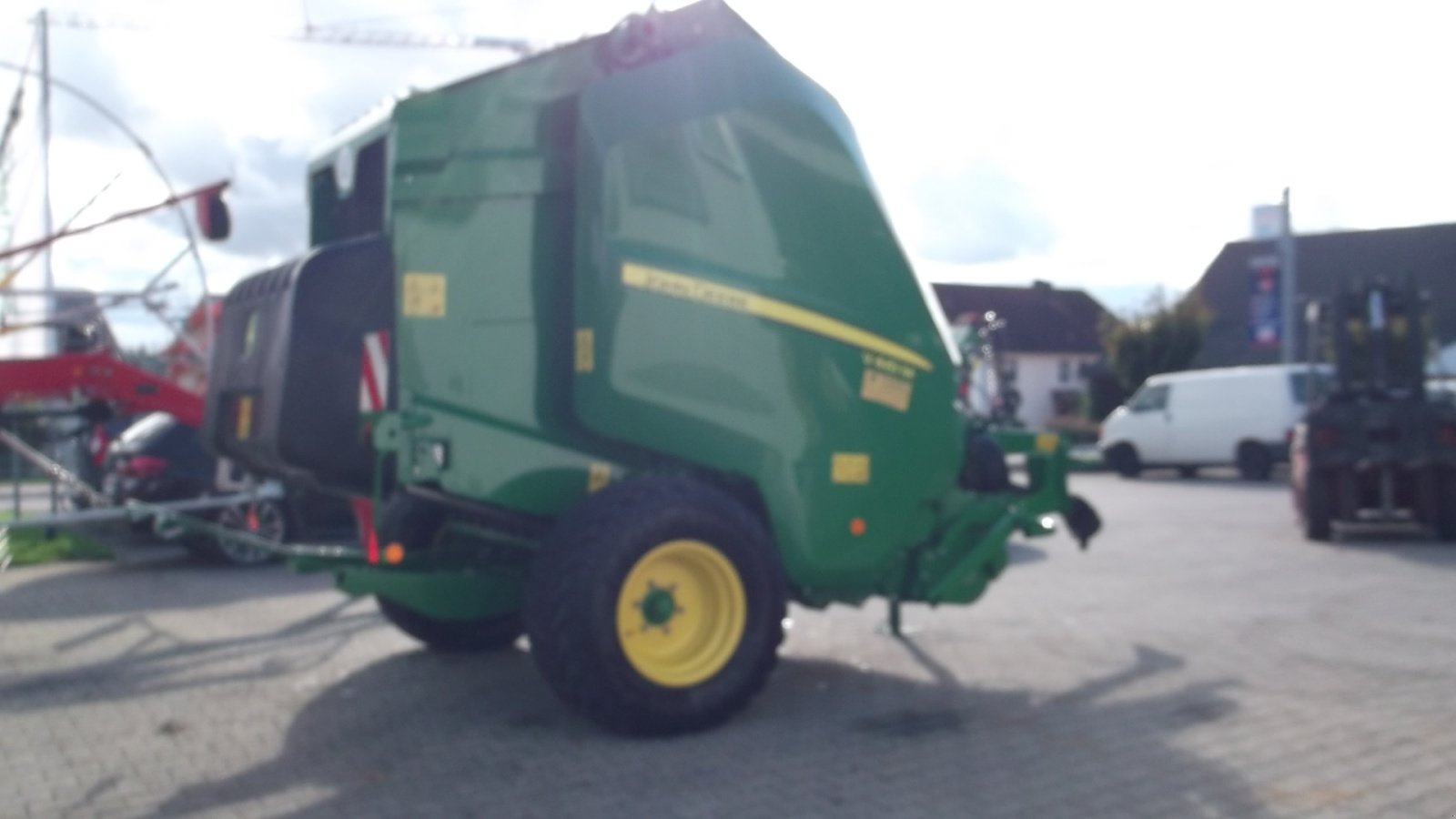 Rundballenpresse van het type John Deere V461M, Gebrauchtmaschine in Wolfersdorf (Foto 3)