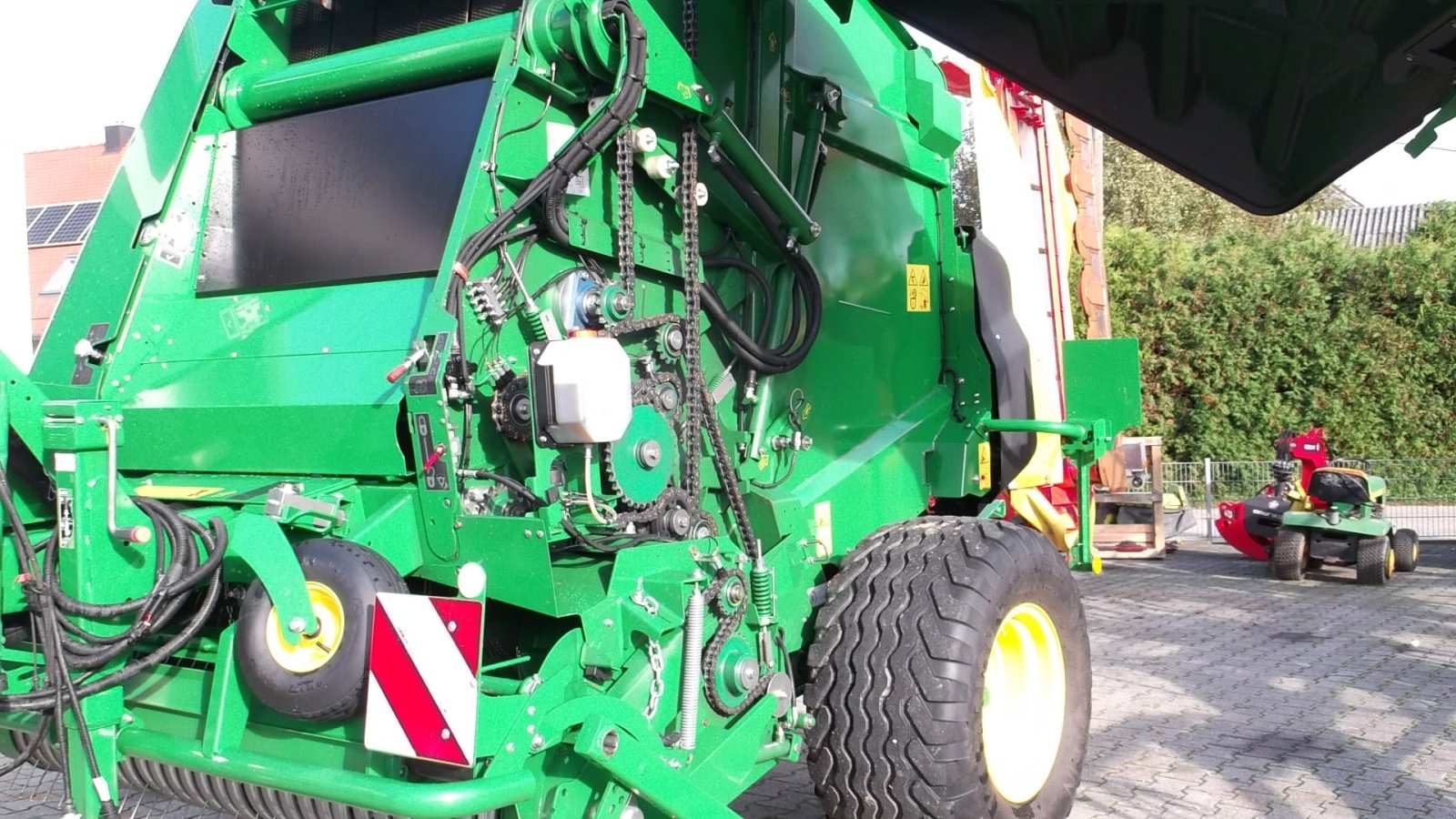 Rundballenpresse типа John Deere V461M, Gebrauchtmaschine в Wolfersdorf (Фотография 4)