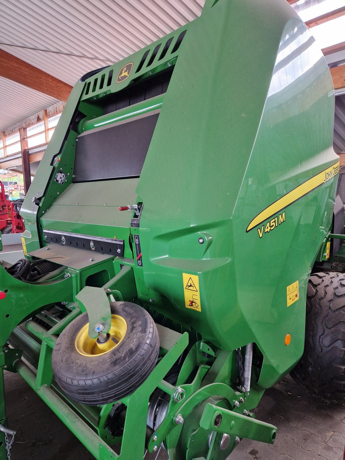 Rundballenpresse van het type John Deere V461M, Neumaschine in Bad Sobernheim (Foto 3)