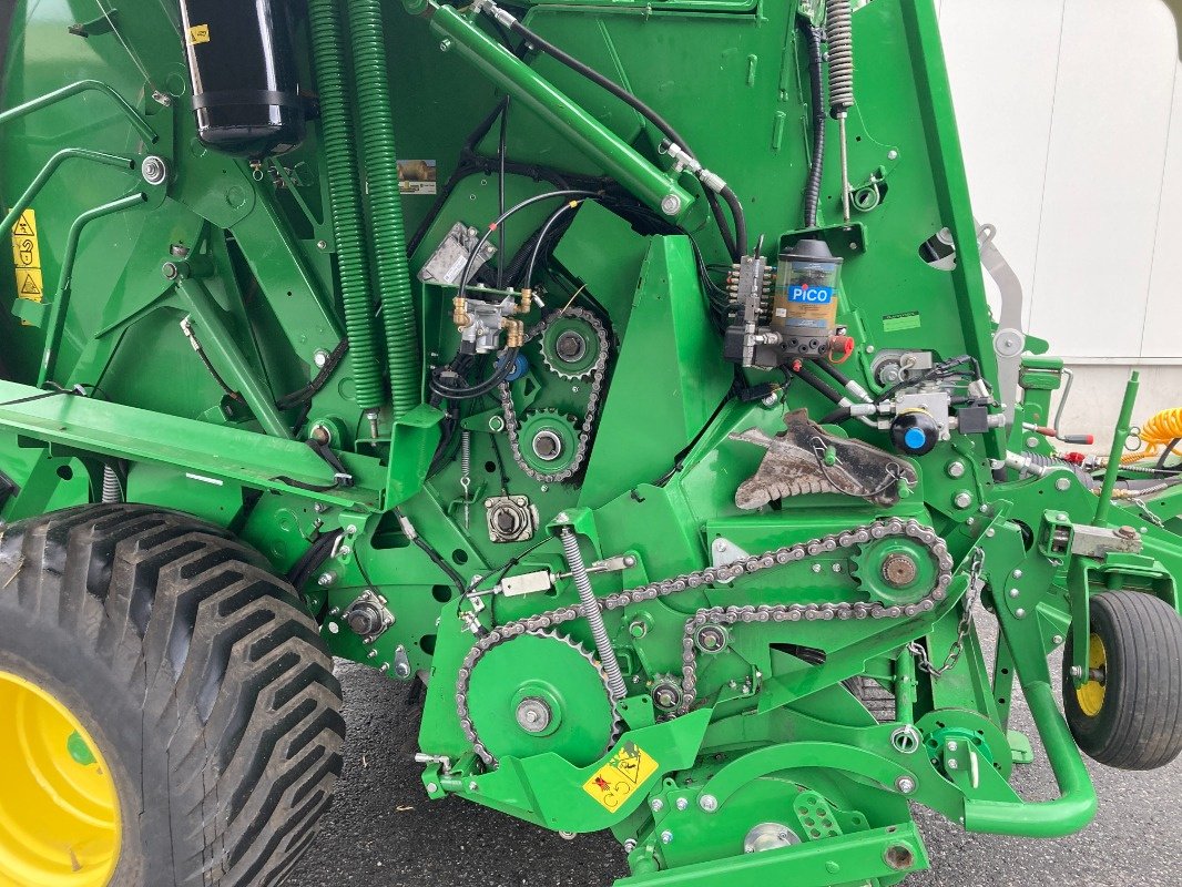 Rundballenpresse типа John Deere V461R, Gebrauchtmaschine в Rietberg (Фотография 9)