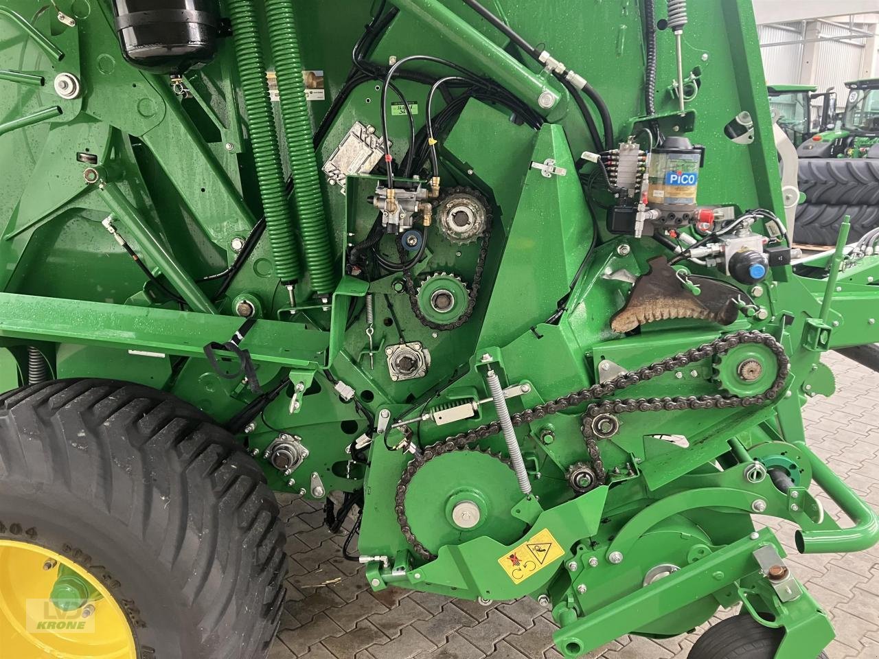 Rundballenpresse des Typs John Deere V461R, Gebrauchtmaschine in Spelle (Bild 9)