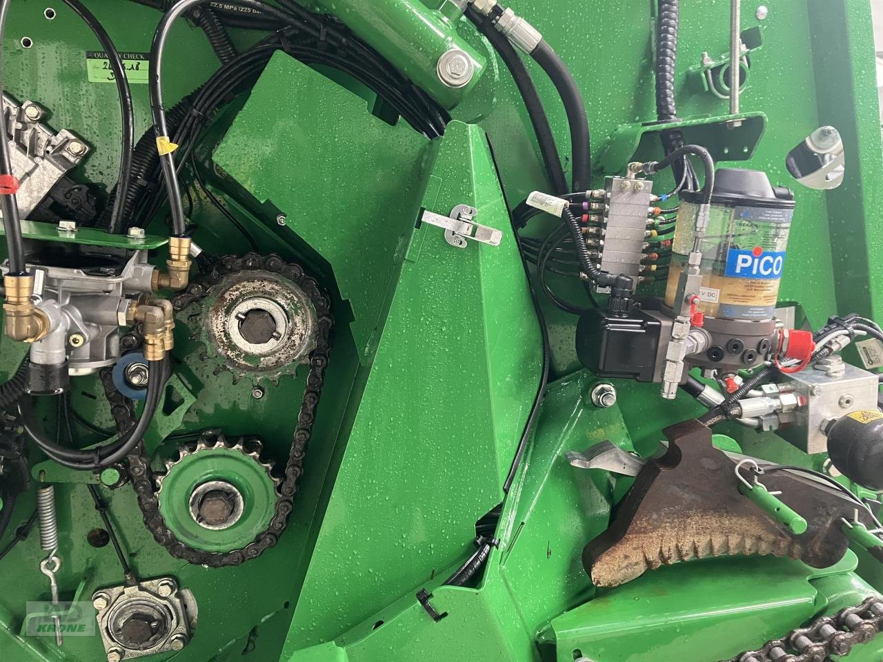 Rundballenpresse van het type John Deere V461R, Gebrauchtmaschine in Spelle (Foto 10)