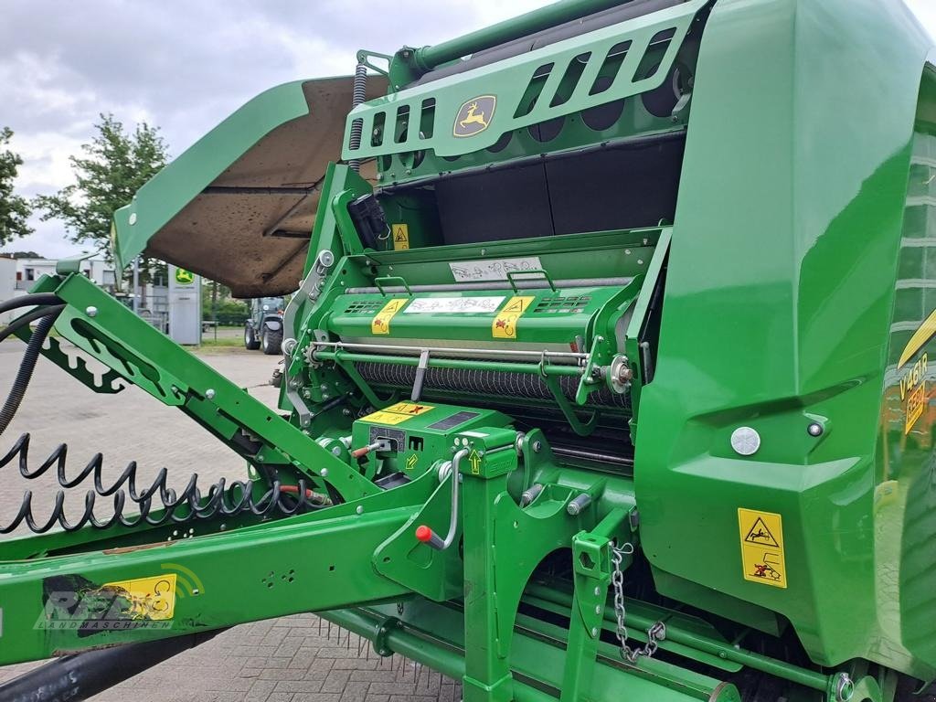 Rundballenpresse tip John Deere V461R, Gebrauchtmaschine in Visbek/Rechterfeld (Poză 19)