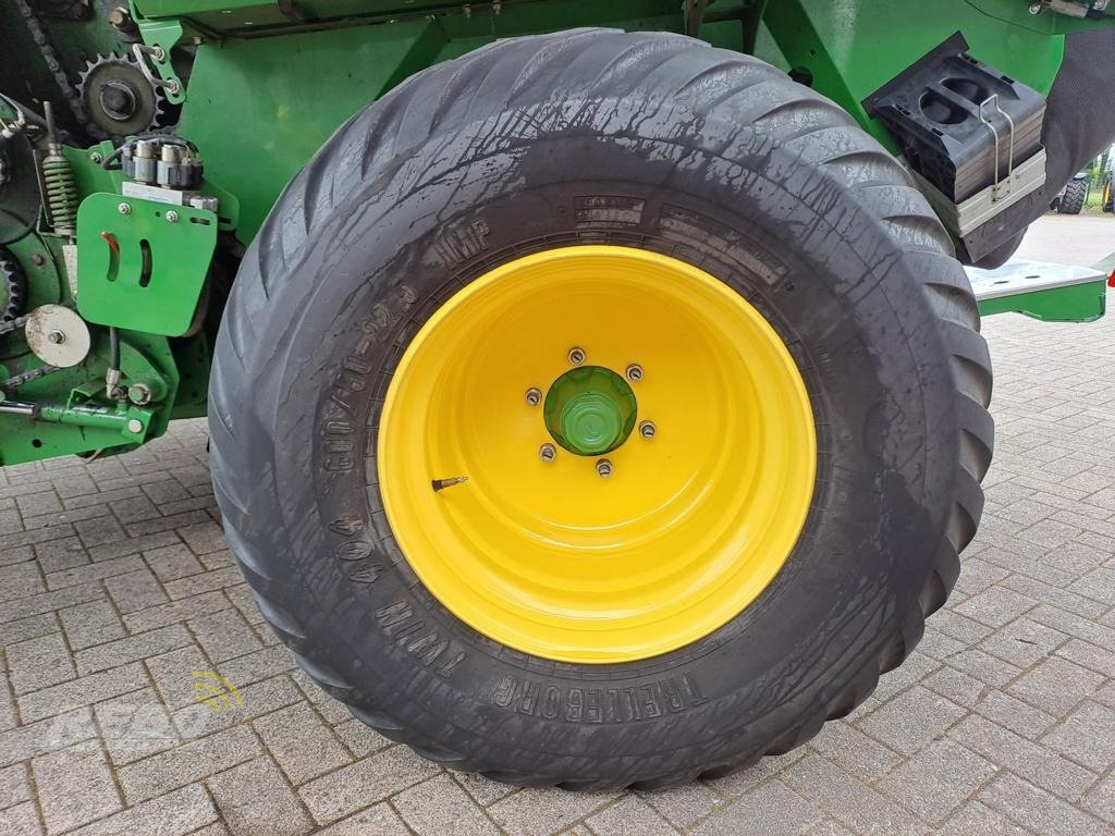 Rundballenpresse del tipo John Deere V461R, Gebrauchtmaschine en Schwaförden (Imagen 23)