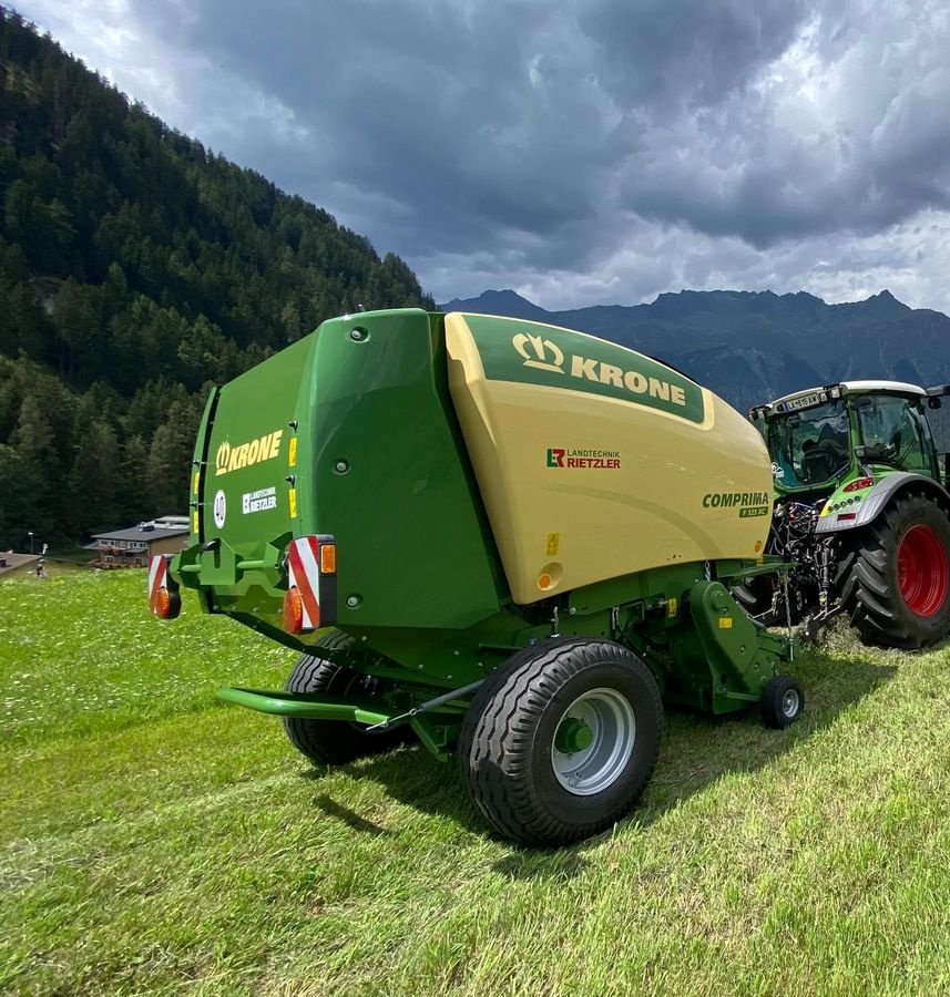 Rundballenpresse типа Krone Ballenpresse Comprima F 125 XC, Gebrauchtmaschine в Ried im Oberinntal (Фотография 2)