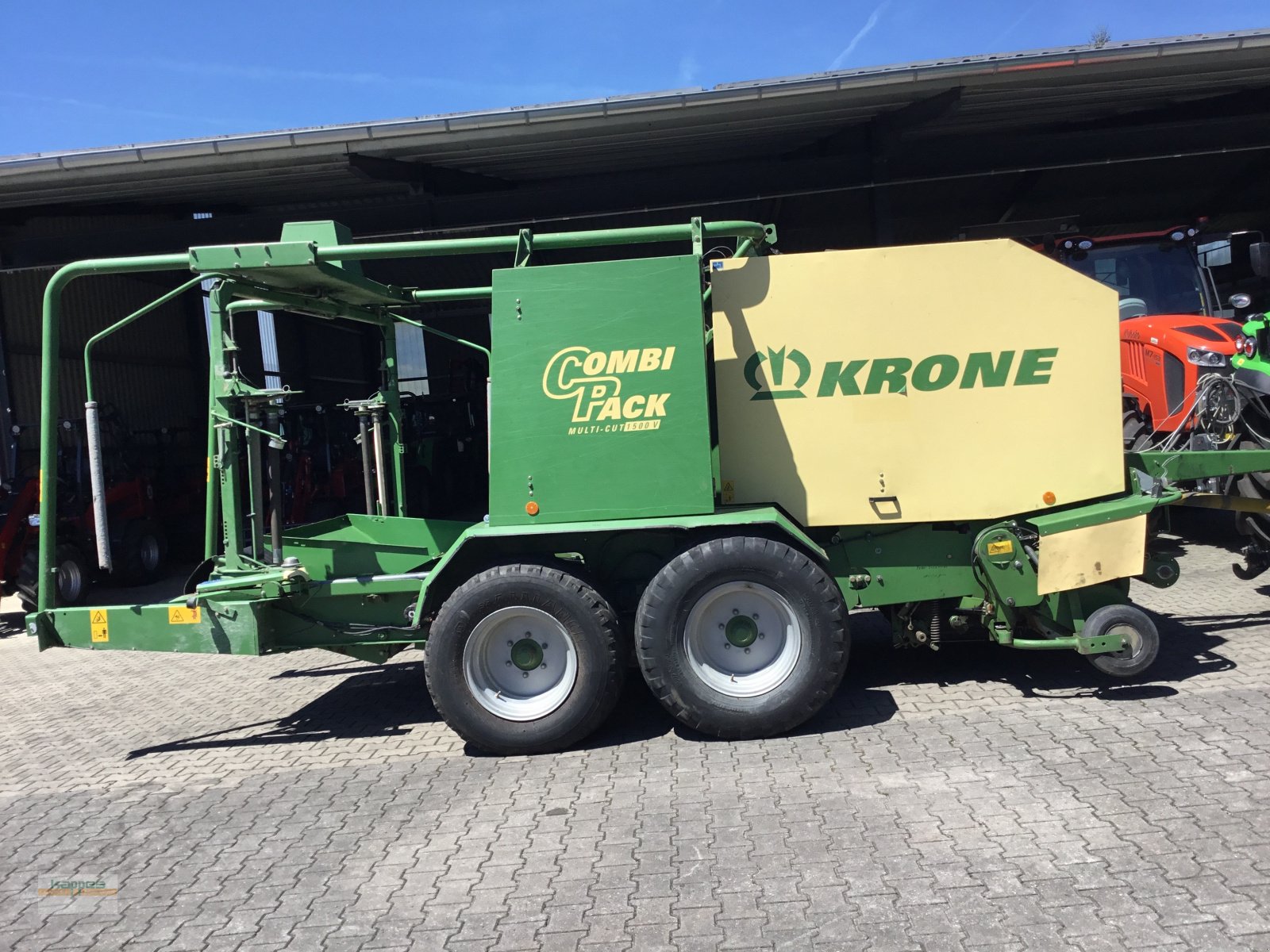 Rundballenpresse des Typs Krone Combi Pack 1500 MC, Gebrauchtmaschine in Niederstetten (Bild 1)