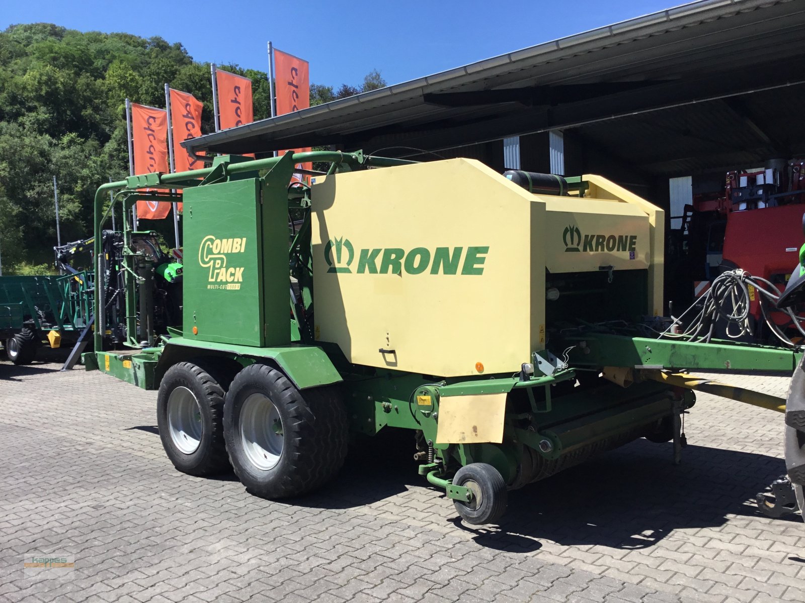 Rundballenpresse des Typs Krone Combi Pack 1500 MC, Gebrauchtmaschine in Niederstetten (Bild 3)