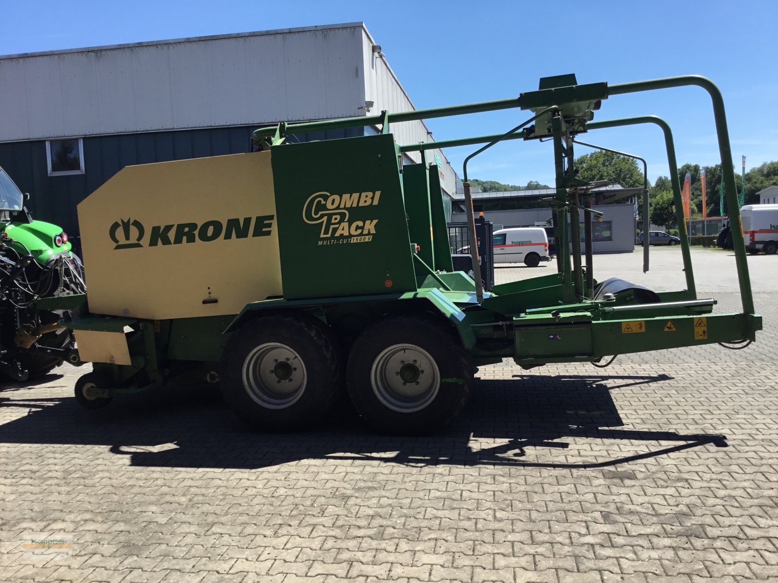 Rundballenpresse des Typs Krone Combi Pack 1500 MC, Gebrauchtmaschine in Niederstetten (Bild 4)