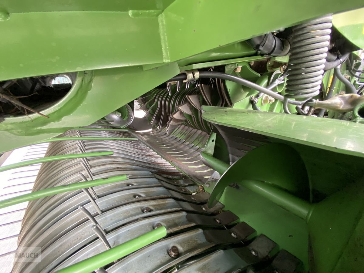 Rundballenpresse des Typs Krone Comprima CF 155 XC, Gebrauchtmaschine in Burgkirchen (Bild 13)