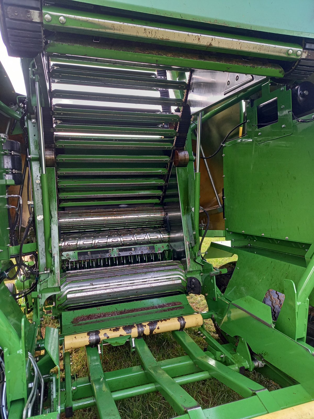 Rundballenpresse des Typs Krone Comprima CF 155 XC, Gebrauchtmaschine in Altenmünster (Bild 8)