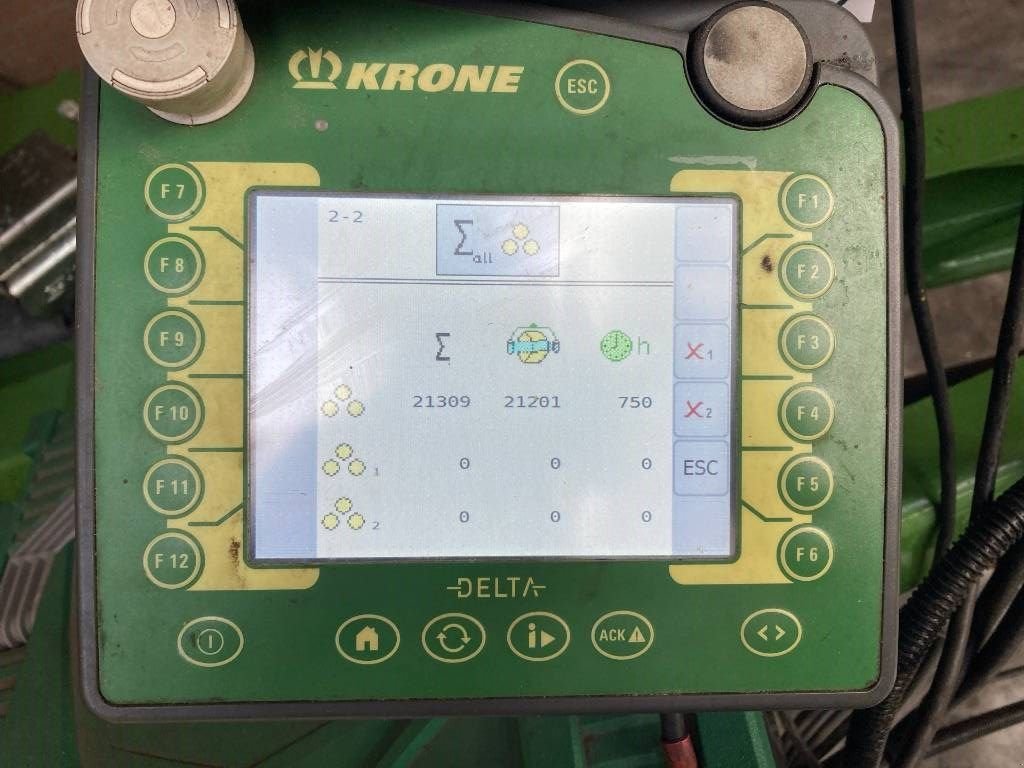 Rundballenpresse typu Krone Comprima CV 150 XC, Gebrauchtmaschine v Gorredijk (Obrázek 5)