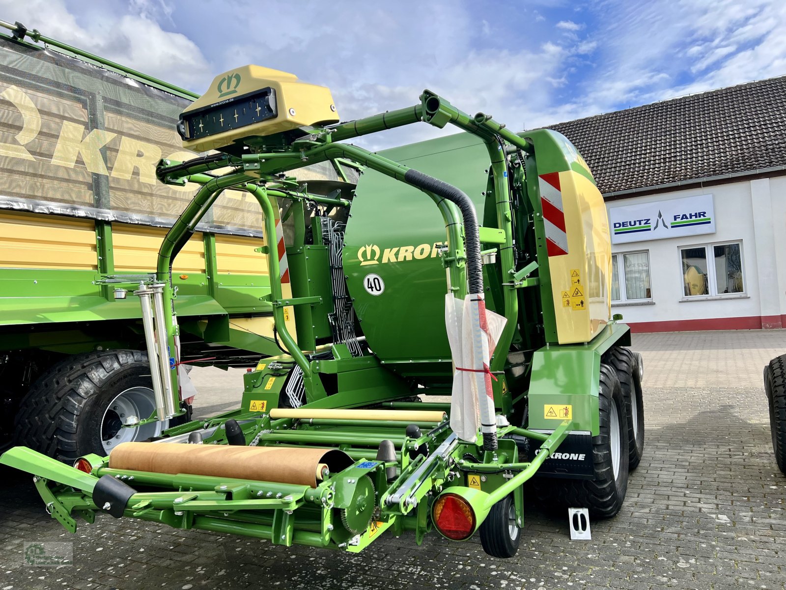 Rundballenpresse van het type Krone Comprima CV 150 XC, Neumaschine in Karstädt (Foto 3)