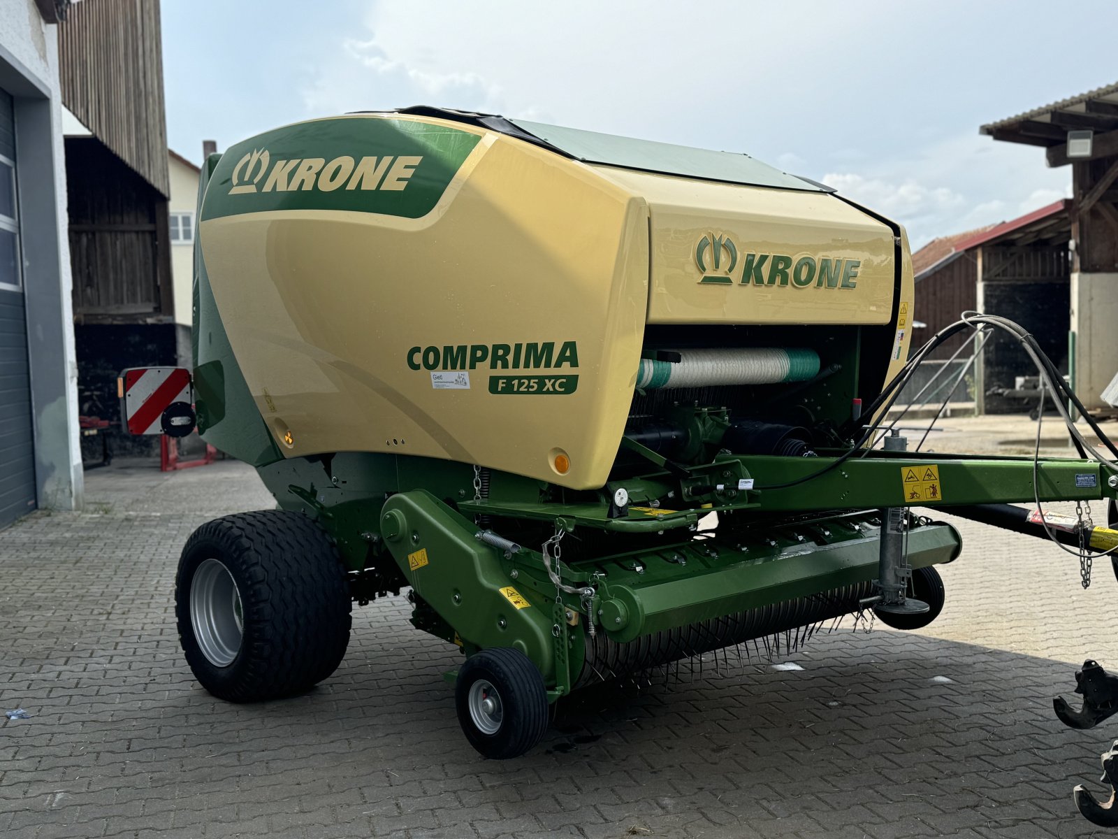 Rundballenpresse typu Krone Comprima F 125 XC, Gebrauchtmaschine v Bogen (Obrázok 2)