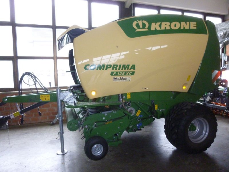 Rundballenpresse του τύπου Krone Comprima F 125 XC, Vorführmaschine σε Epfach  (Φωτογραφία 1)