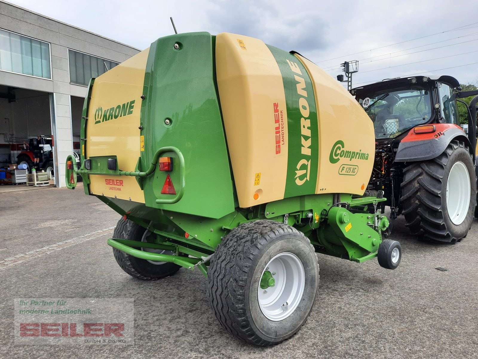 Rundballenpresse des Typs Krone Comprima F 125 XC, Gebrauchtmaschine in Ansbach (Bild 3)