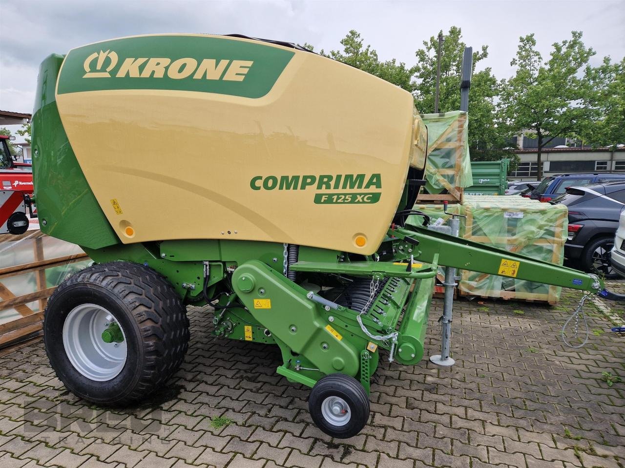 Rundballenpresse του τύπου Krone Comprima F 125 XC, Neumaschine σε Straubing (Φωτογραφία 2)