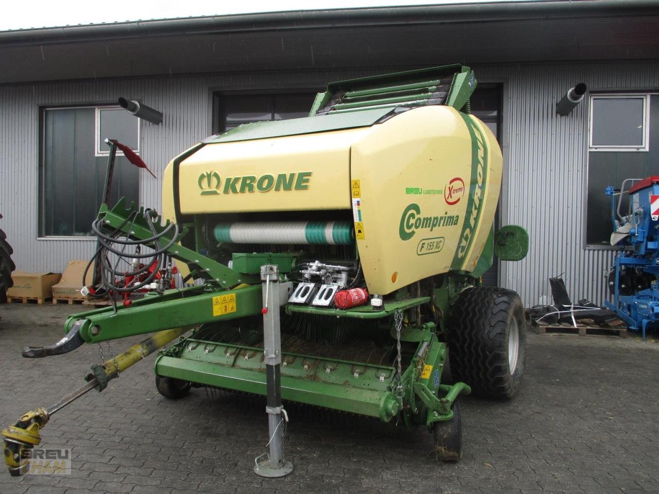 Rundballenpresse Türe ait Krone Comprima F 155 XC X, Gebrauchtmaschine içinde Cham (resim 1)