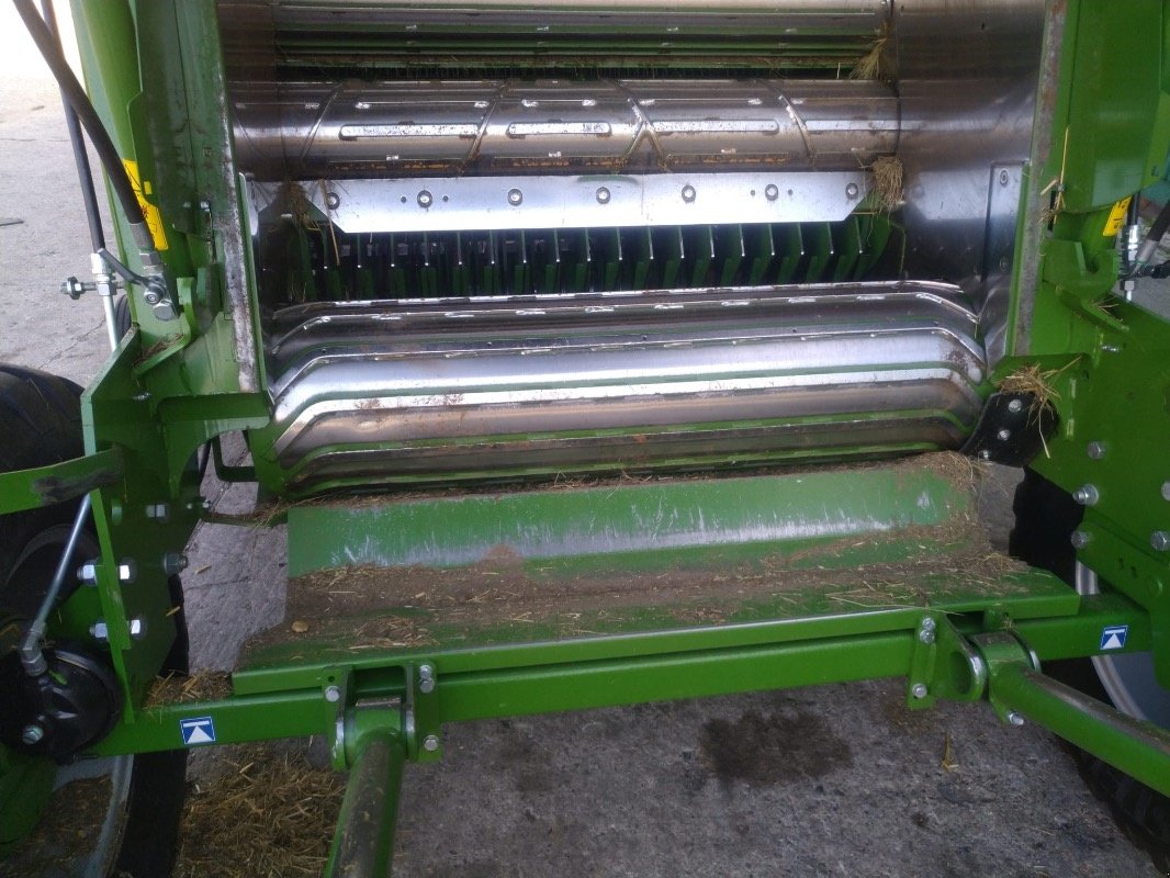 Rundballenpresse du type Krone Comprima F 155 XC, Gebrauchtmaschine en Liebenwalde (Photo 4)