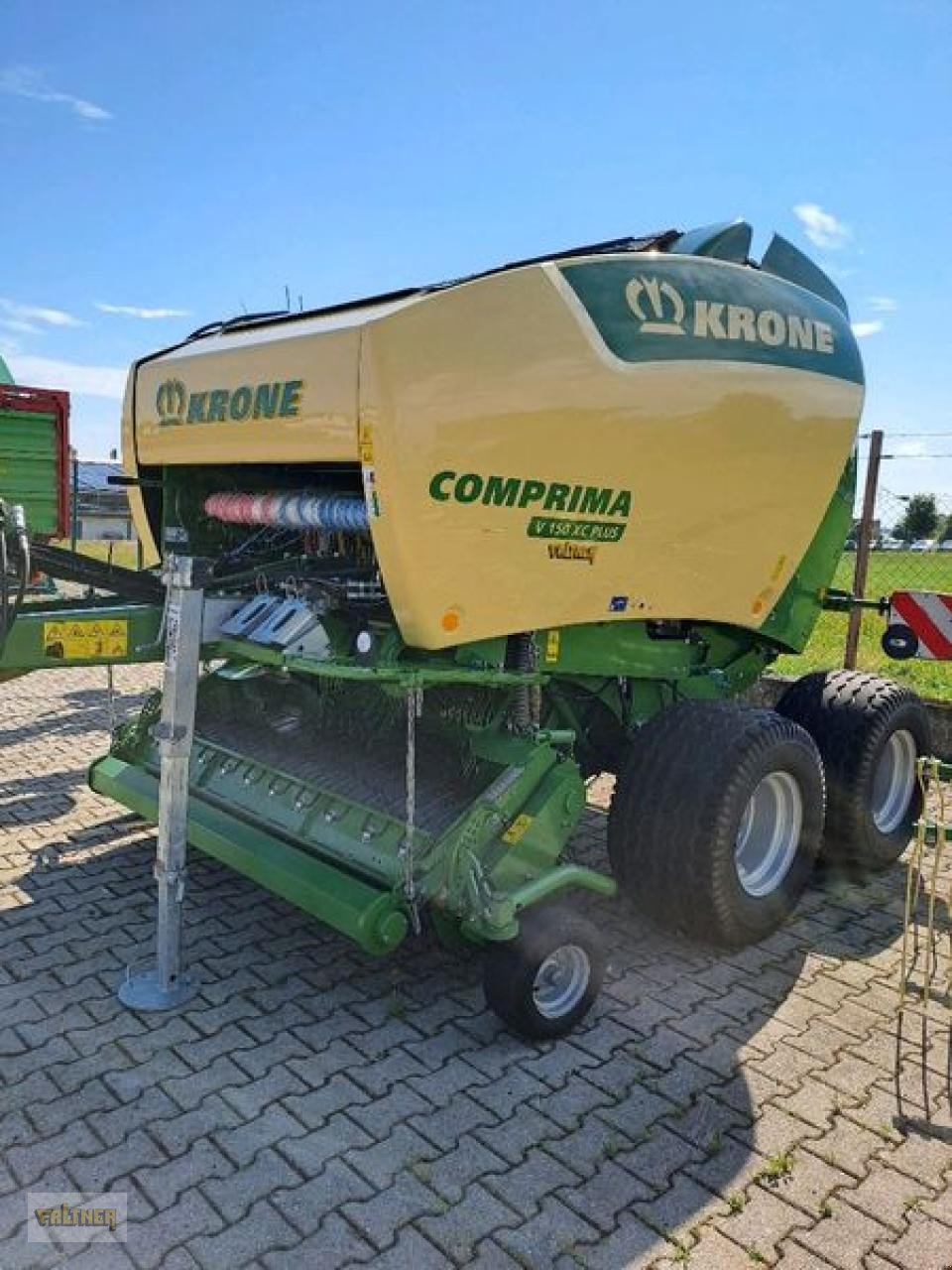 Rundballenpresse des Typs Krone COMPRIMA V 150 XC PLUS, Gebrauchtmaschine in Büchlberg (Bild 2)