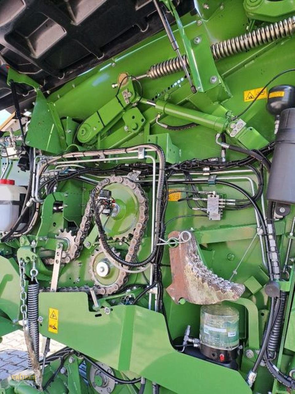 Rundballenpresse of the type Krone COMPRIMA V 150 XC PLUS, Gebrauchtmaschine in Büchlberg (Picture 6)