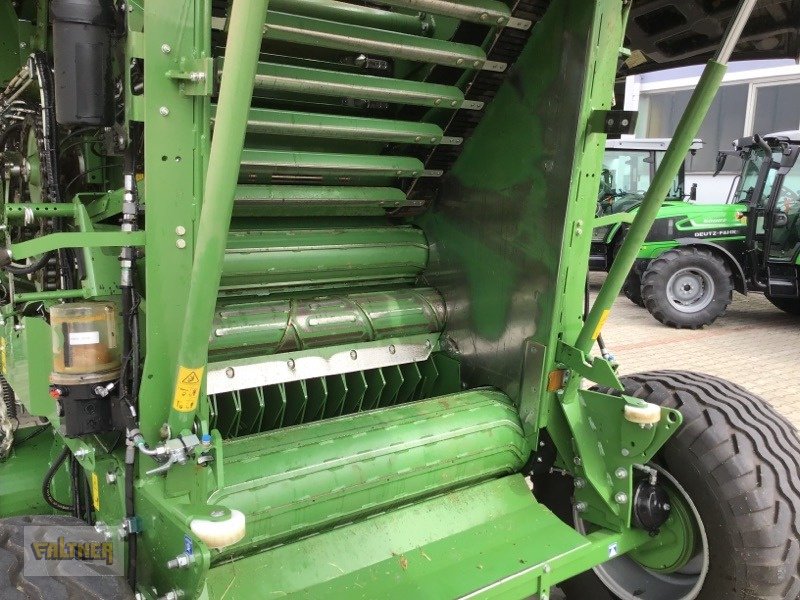 Rundballenpresse del tipo Krone Comprima V 150 XC Plus, Gebrauchtmaschine In Büchlberg (Immagine 9)