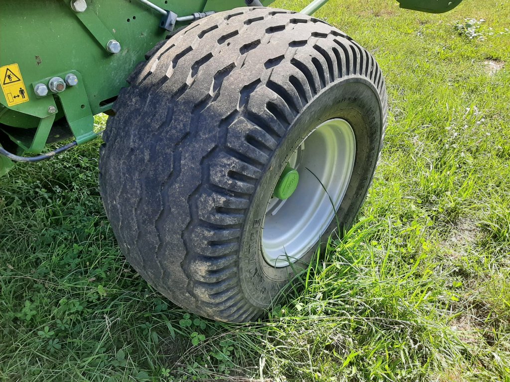 Rundballenpresse of the type Krone Comprima V 150 XC, Gebrauchtmaschine in CREZANCY EN SANCERRE (Picture 8)