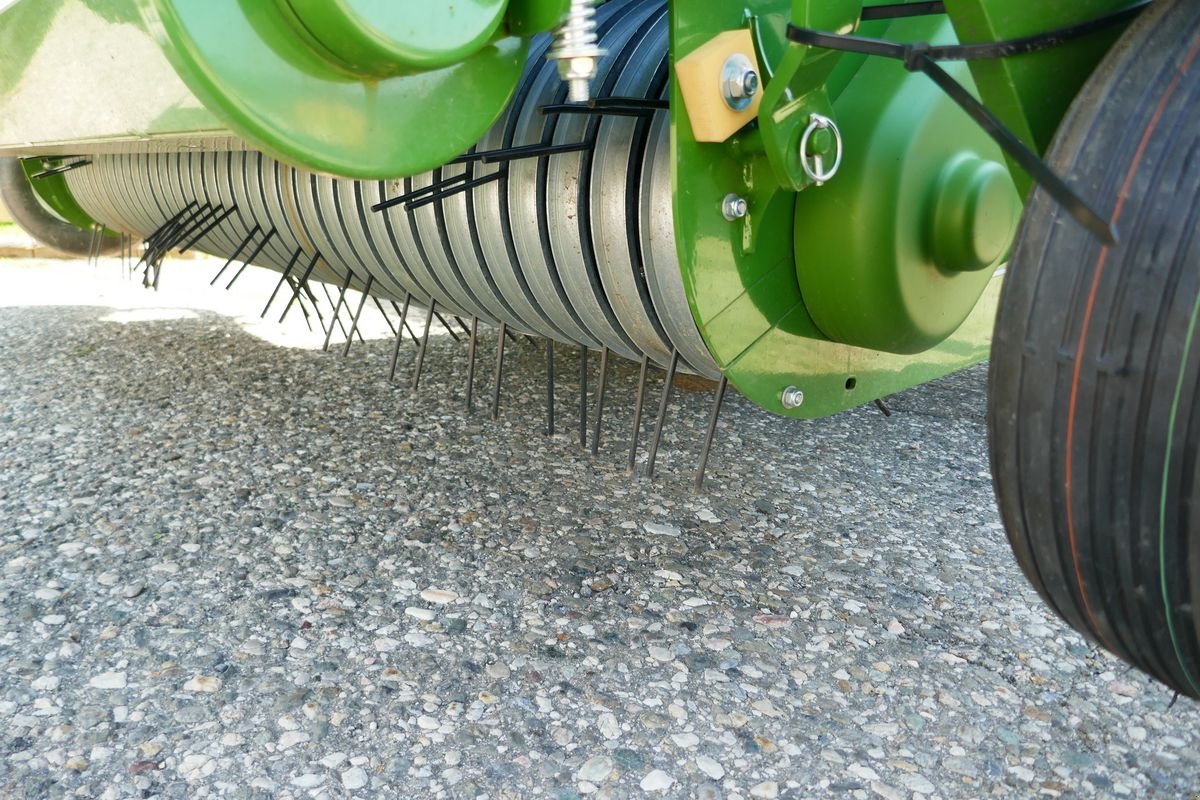 Rundballenpresse tip Krone Comprima V 150XC Plus, Gebrauchtmaschine in Villach (Poză 16)