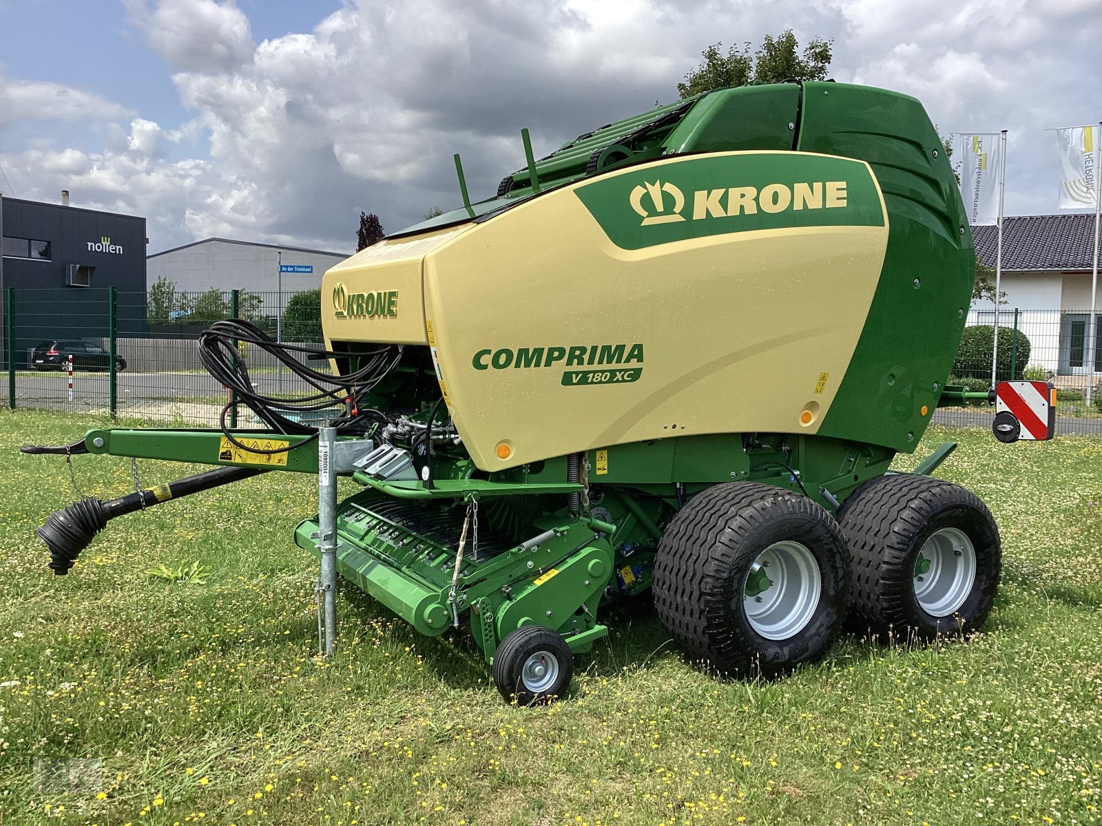 Rundballenpresse tip Krone Comprima V 180 XC, Gebrauchtmaschine in Winningen (Poză 1)