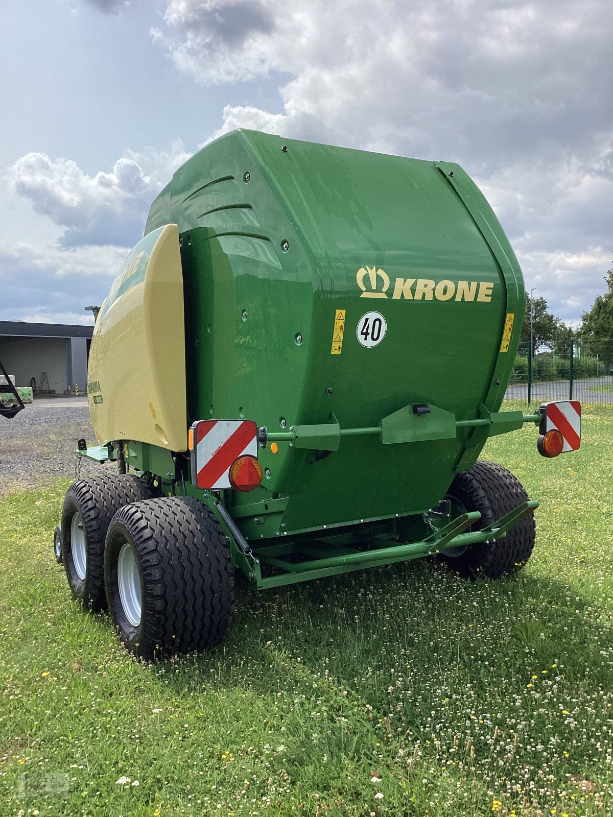 Rundballenpresse tip Krone Comprima V 180 XC, Gebrauchtmaschine in Winningen (Poză 3)