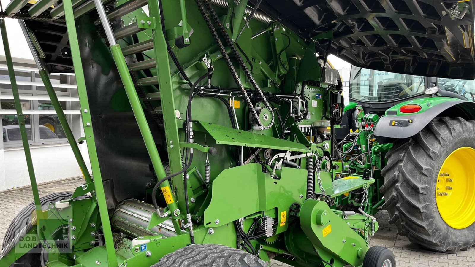 Rundballenpresse del tipo Krone Comprima V 180 XC, Gebrauchtmaschine en Regensburg (Imagen 14)